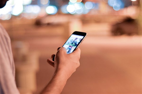  涨幅最低超1000元！中国手机厂商将集体涨价 网友：iPhone竟成性价比之王 新闻
