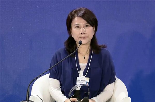  职场别再唯加班论英雄；董明珠两会发声，涨收入才是消费底气。 情感心理
