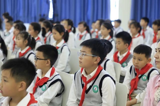  技术赋能科普教育：沙坪坝区第一实验小学的「古生物+地球日」融合教学实践深度解析 教育招生