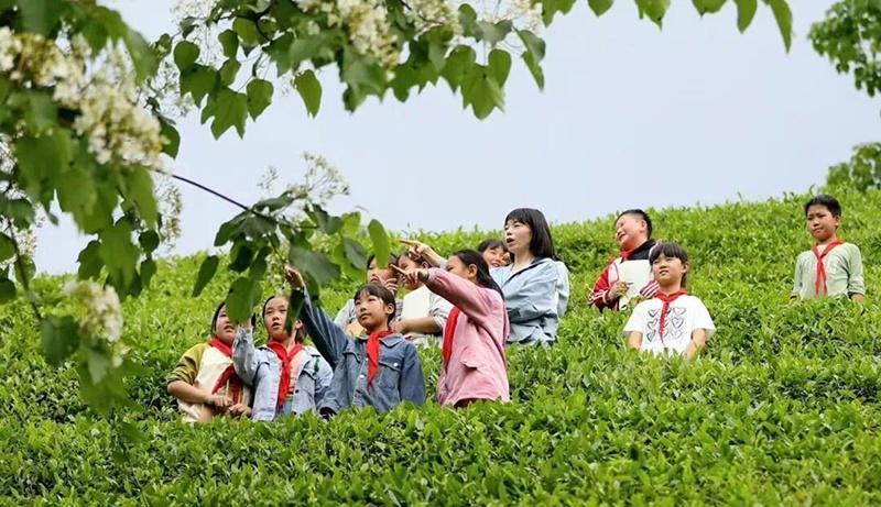  画妈妈的小女孩，和那个转身成为“诗歌妈妈”的羊肉粉店老板娘 情感心理