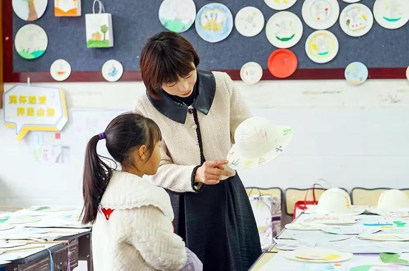  画妈妈的小女孩，和那个转身成为“诗歌妈妈”的羊肉粉店老板娘 情感心理