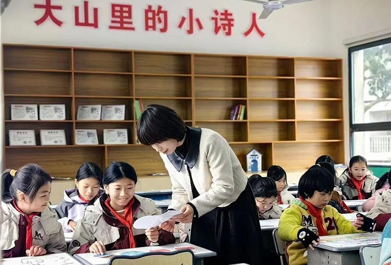  画妈妈的小女孩，和那个转身成为“诗歌妈妈”的羊肉粉店老板娘 情感心理